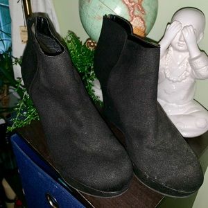 Black 2.5 inch booties with gold zipper